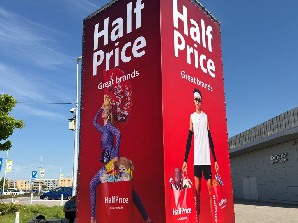 HalfPrice, reklamná veža